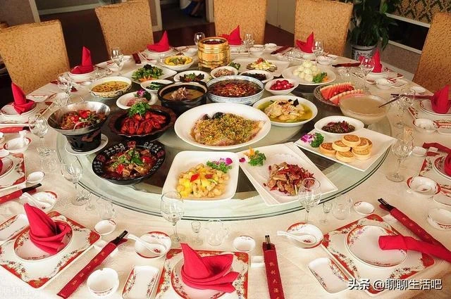 大伯家請年飯，大吃大喝又想讓我家買單，我心生一計後，通體舒暢