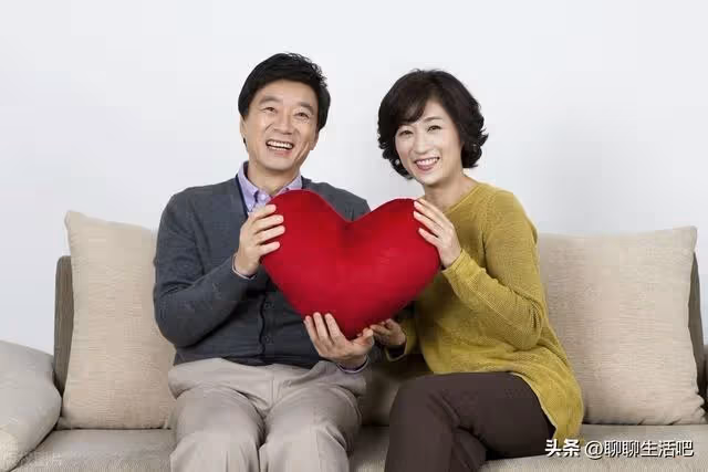 我和二婚老公租房過了10年,他給女兒轉110萬,自信說我離不開他