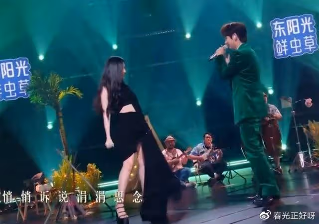 張靚穎《潮光》拍攝花絮曝光，在深海舉起巨石差點砸到魚尾巴