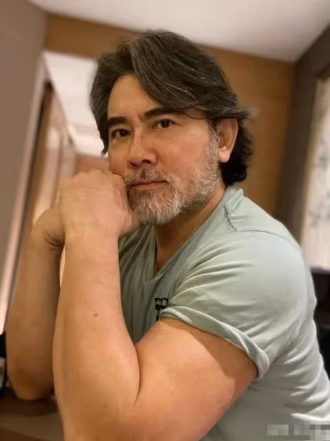 曾是亞洲頂級美男！63歲資深男星「在鄉下養貓種花」　一生未婚未育：周迅對他一見傾心