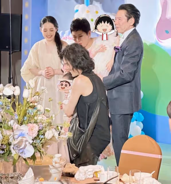 郭碧婷向佐二胎周歲宴!一雙兒女被贊高顏值,郭碧婷被質疑懷三胎