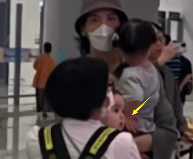 郭碧婷向佐二胎周歲宴!一雙兒女被贊高顏值,郭碧婷被質疑懷三胎