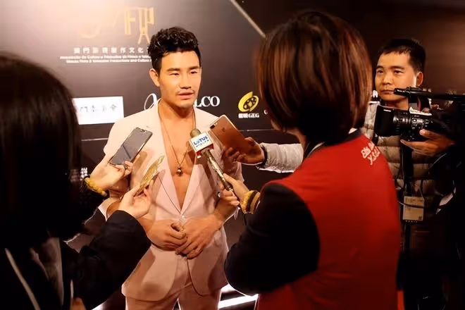 因形象不佳,製片方要求導演刪除演員謝孟偉戲份,怕影響電影票房