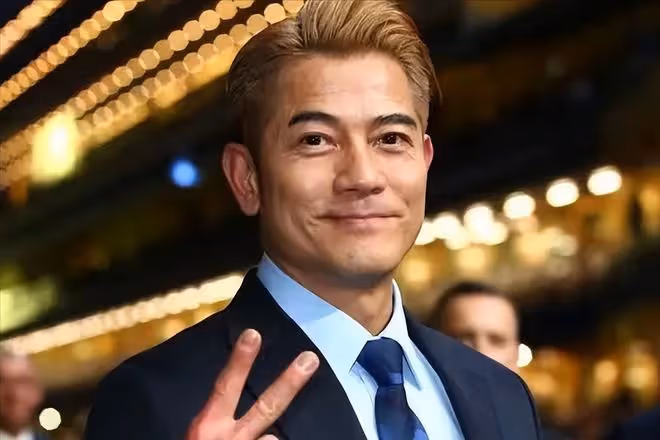 郭富城賽馬贏200萬港元,激動擁抱方媛,身旁岳父笑得見牙不見眼