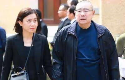 他沒樣貌沒豐厚家底,為何能彎道超車李嘉欣呂麗君,成最後贏家