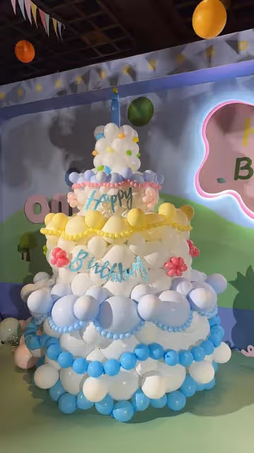 郭碧婷為兒子辦生日宴:向太抱孫女開懷大笑,向佐換了新髮型
