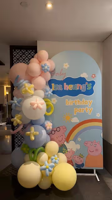 郭碧婷為兒子辦生日宴:向太抱孫女開懷大笑,向佐換了新髮型
