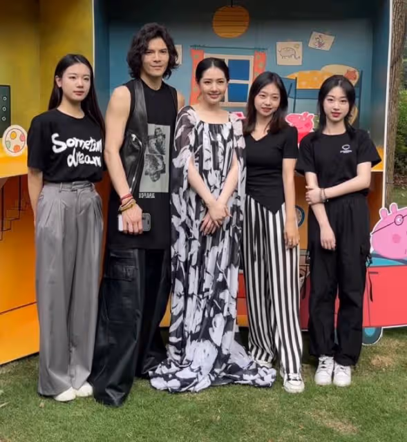 郭碧婷為兒子辦生日宴:向太抱孫女開懷大笑,向佐換了新髮型