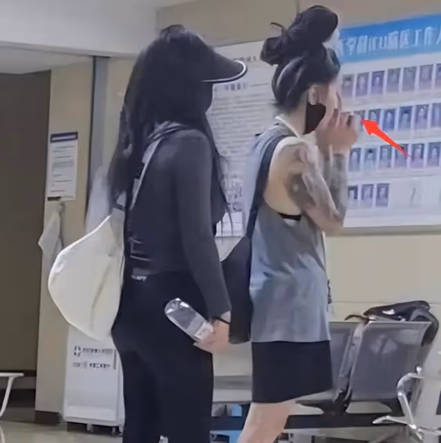 張恆遠離世前告別畫面:畢夏帶兒子守在ICU門口,老人家眼含熱淚