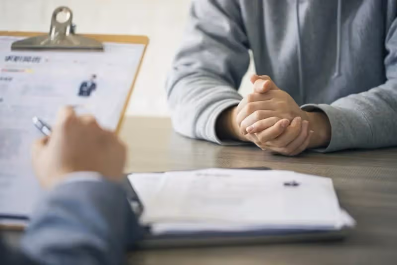 面試官:你有7杯水,來了8位領導怎麼辦?高情商應對:被高看!