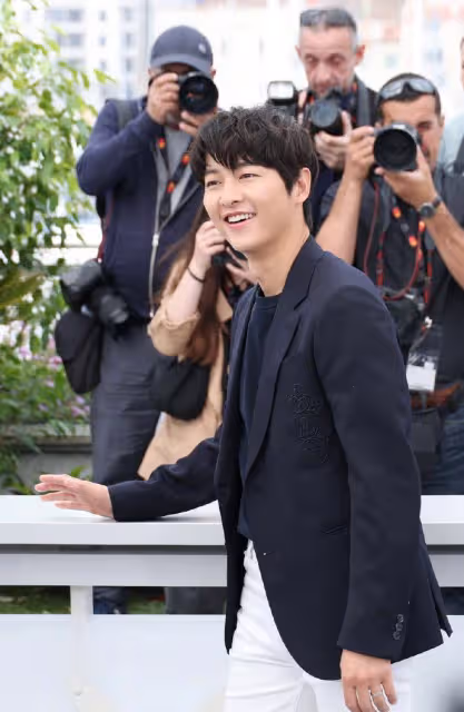 宋仲基找不到工作,拿老婆孩子當藉口,頂級男演員也來「賣慘」?