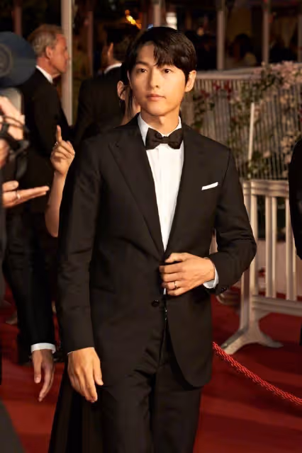 宋仲基找不到工作,拿老婆孩子當藉口,頂級男演員也來「賣慘」?