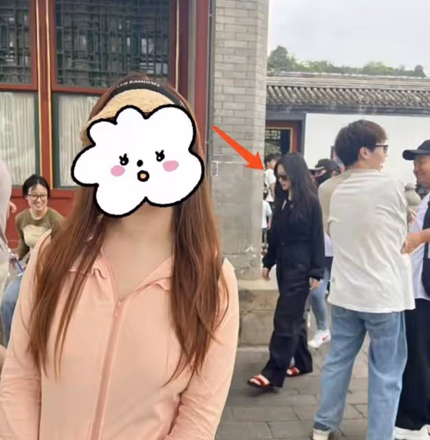 朱珠在路人鏡頭下長胖了!一家三口遊玩頤和園,男方全程都是保姆