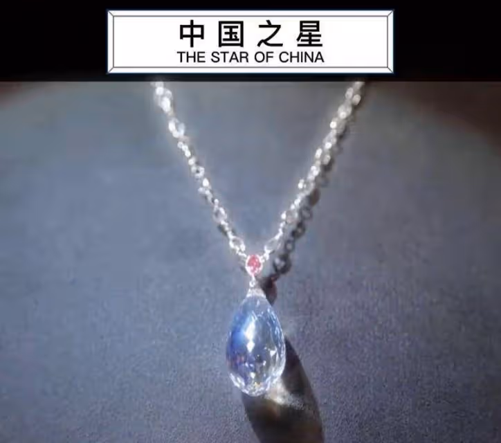 向太與老公秀恩愛,穿小黑裙配8000萬鑽石項鍊,瘦一圈仍有貴婦范