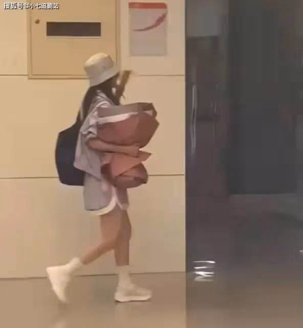 謝娜錄製《你好星期六》,身份大轉變,小舉動太心酸,未播先火