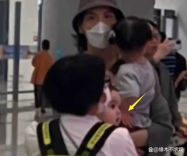 郭碧婷女兒正面照首曝光!3歲小奶黃神似混血外公,大眼睛高顏值