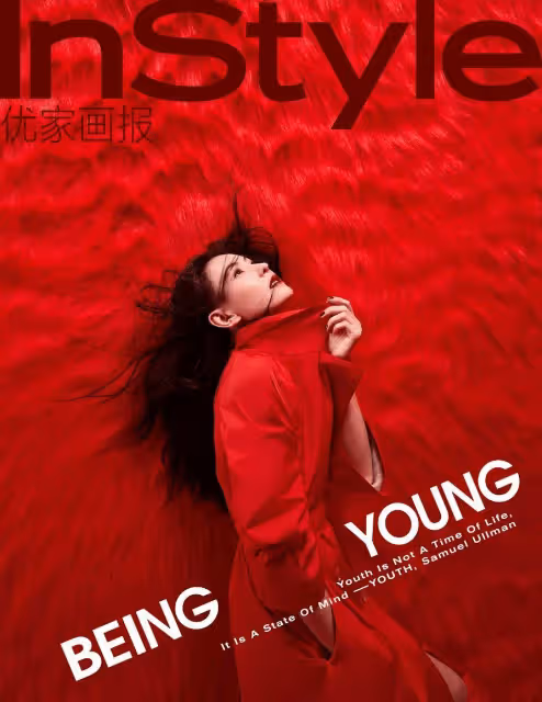 張柏芝又登雜誌封面!穿紅色風衣插兜拍大片,私服穿搭卻讓人迷惑