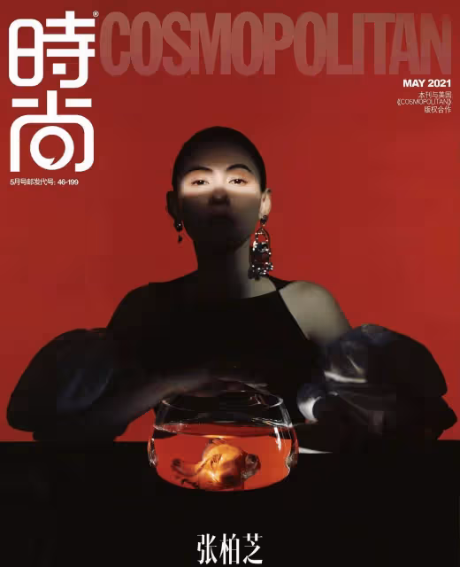 張柏芝又登雜誌封面!穿紅色風衣插兜拍大片,私服穿搭卻讓人迷惑