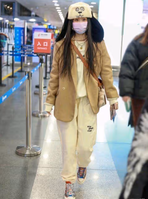 徐夢潔的私服深得我心,穿搭時尚還不失少女感,學生黨可以借鑑