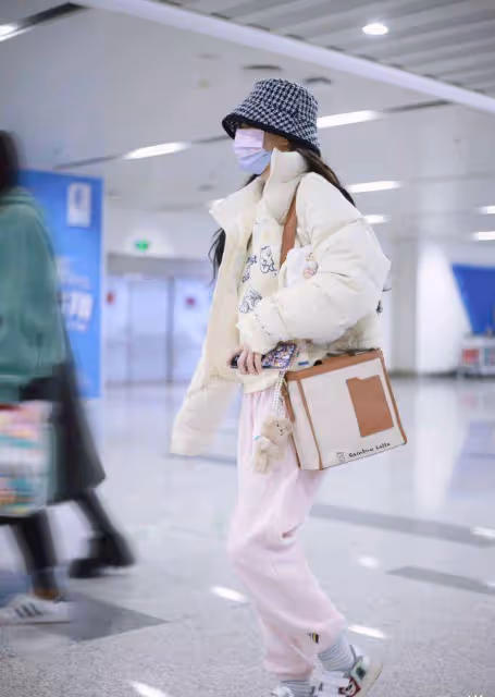 徐夢潔的私服深得我心,穿搭時尚還不失少女感,學生黨可以借鑑