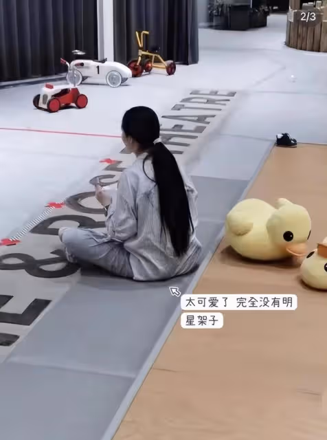 向佐牽郭碧婷為二胎辦周歲宴,英文名曝光,女兒備受爺爺奶奶寵愛