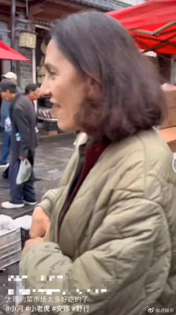 劉燁外籍老婆滄桑變化大!在大理與老狼玩樂隊,兒女被指似印度人
