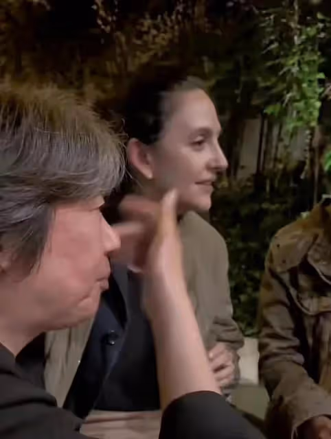 劉燁:法國老婆現身大理,與老狼葉蓓同台演出,被指像中國老太太
