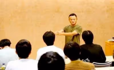 馬云：近況曝光，曝在日本當老師已經開課，時隔多年再次走上講台