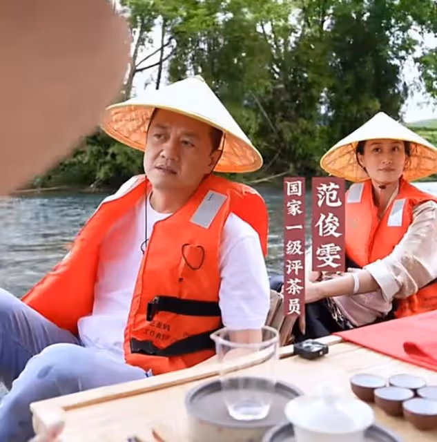 李亞鵬:拖著疲憊身體流落街頭被網友拍到,妻子直播回應體驗生活