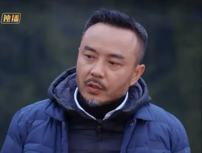馬雲請汪涵參加家宴,有美女過來點頭哈腰敬酒,馬雲汪涵反應不同