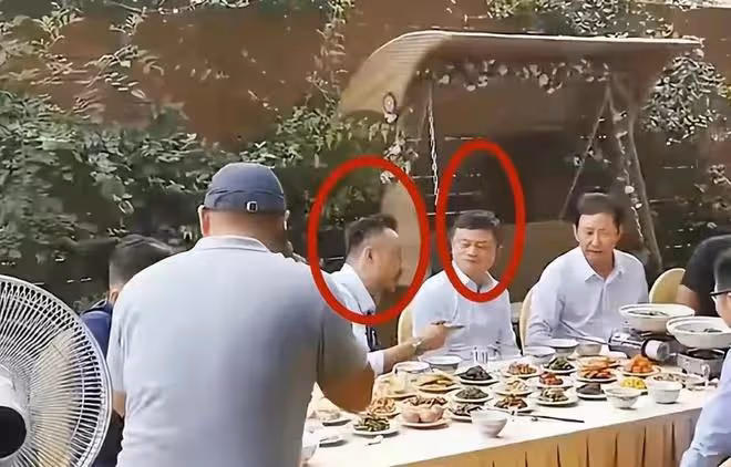 馬雲請汪涵參加家宴,有美女過來點頭哈腰敬酒,馬雲汪涵反應不同