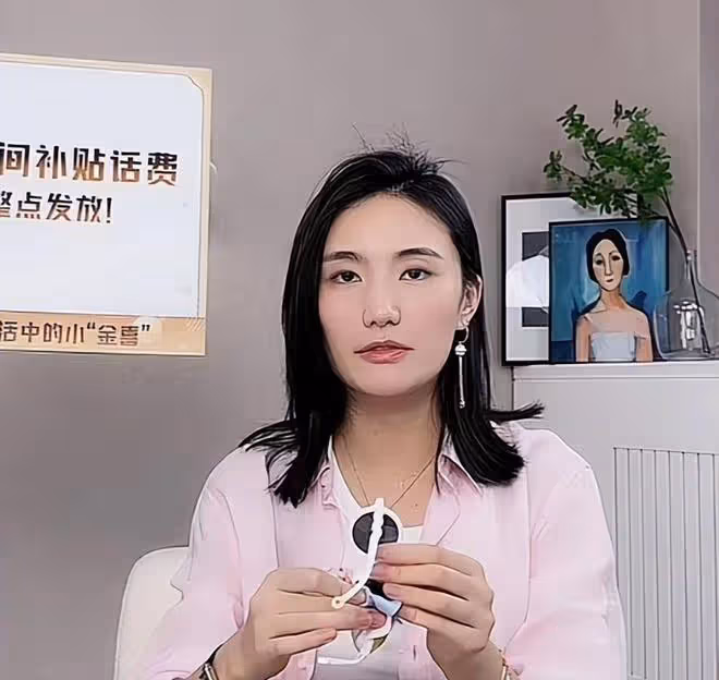 夫妻一起撈金?海哈金喜首開直播,李亞鵬成榜一大哥,滿屏刷王菲