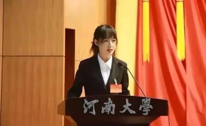 張薇:聊天記錄疑曝光,她要派去英國留學,父親被曝光是貨車司機