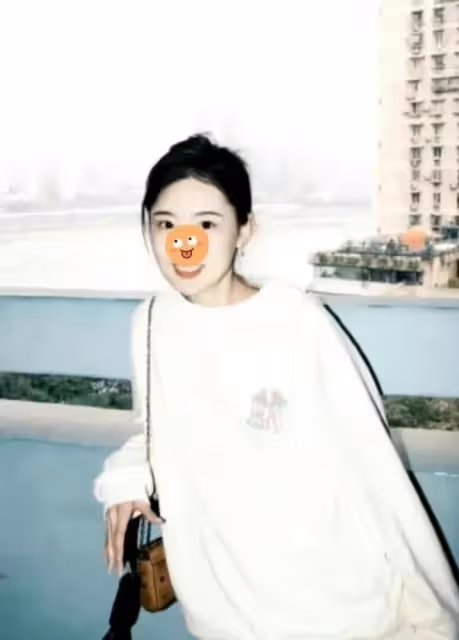 張薇:聊天記錄疑曝光,她要派去英國留學,父親被曝光是貨車司機
