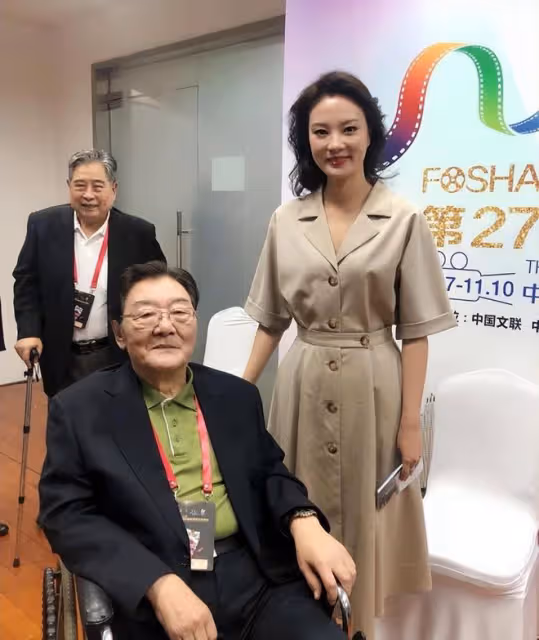 央視主播劉芳菲：聲援被川大張薇霸凌女生，21個字被吐槽太過敷衍
