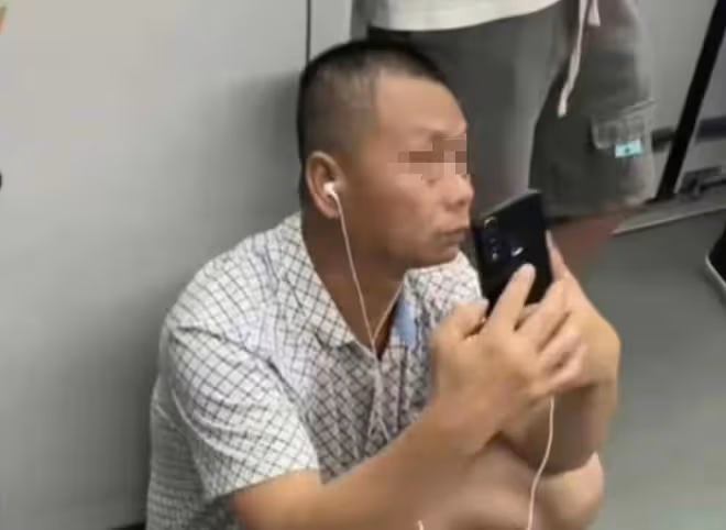 央視主播劉芳菲：聲援被川大張薇霸凌女生，21個字被吐槽太過敷衍