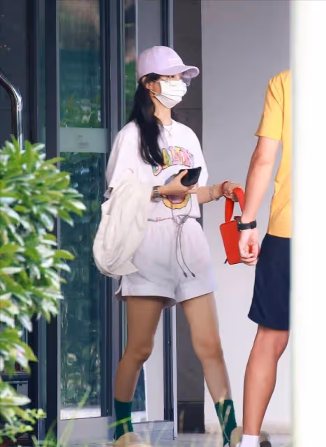 趙麗穎穿私服好有靈氣,簡約配色時尚感很強,當了媽也不影響氣質