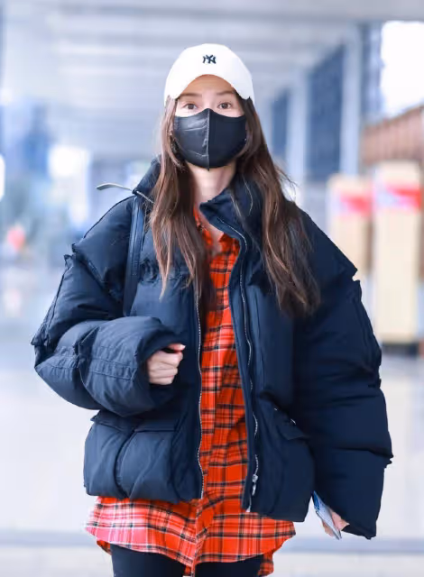 盤點女星們的新年私服,baby與楊冪撞衫都好美,胡杏兒穿出阿姨味
