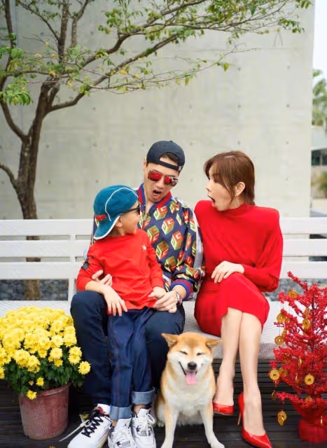 盤點女星們的新年私服,baby與楊冪撞衫都好美,胡杏兒穿出阿姨味