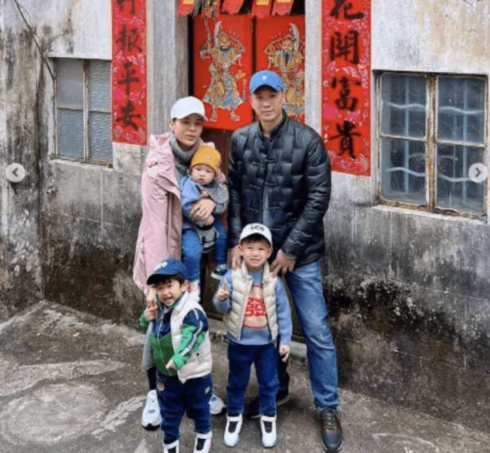 盤點女星們的新年私服,baby與楊冪撞衫都好美,胡杏兒穿出阿姨味