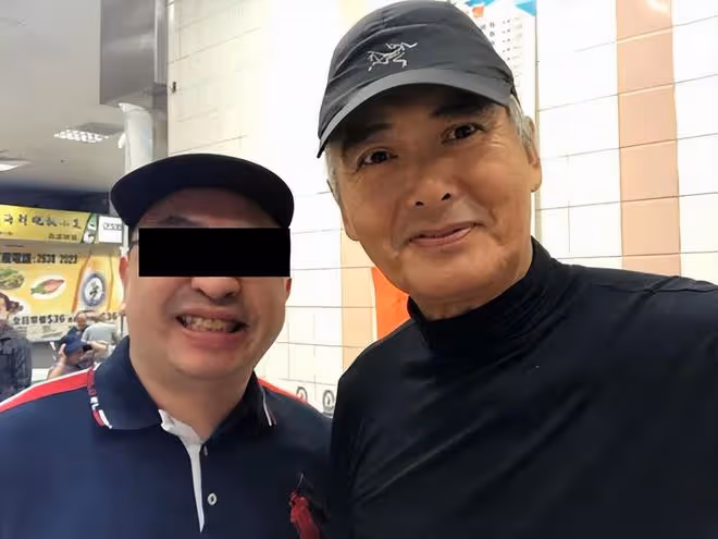 68歲周潤發北京開跑！對求合影粉絲來者不拒，鼓勵小朋友堅持鍛鍊