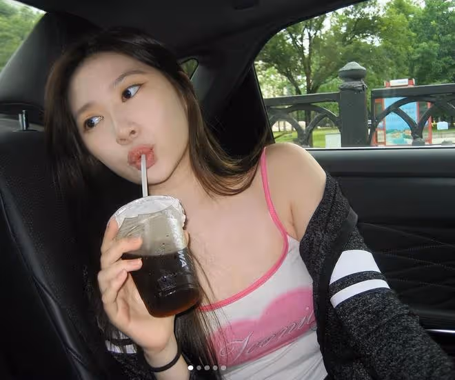 甄子丹女兒美國留學曬靚照，超1米8身材豐腴，在讀音樂或將出道