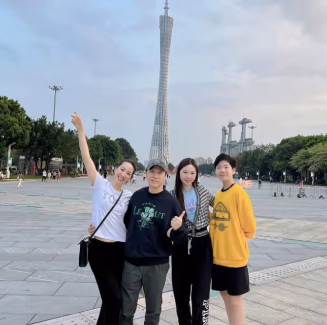 甄子丹女兒美國留學曬靚照，超1米8身材豐腴，在讀音樂或將出道