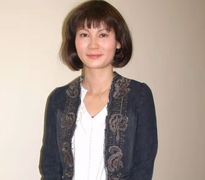 53歲知名港星癌逝,家人曝光其遺照骨瘦如柴,臉色蒼白仍面帶笑容