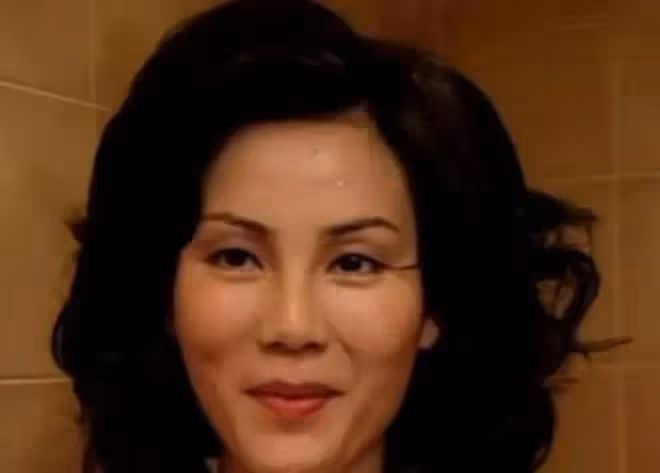 53歲知名港星癌逝,家人曝光其遺照骨瘦如柴,臉色蒼白仍面帶笑容