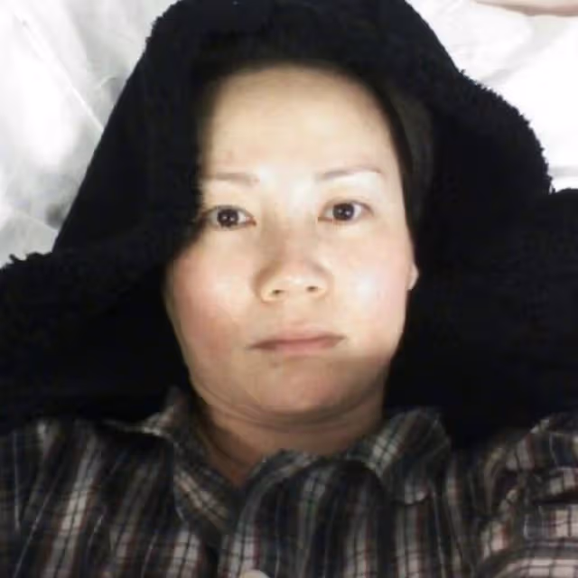 53歲知名港星癌逝,家人曝光其遺照骨瘦如柴,臉色蒼白仍面帶笑容