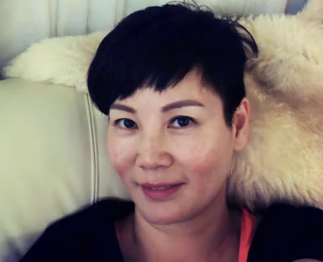 53歲知名港星癌逝，家人曝光其遺照骨瘦如柴，臉色蒼白仍面帶笑容
