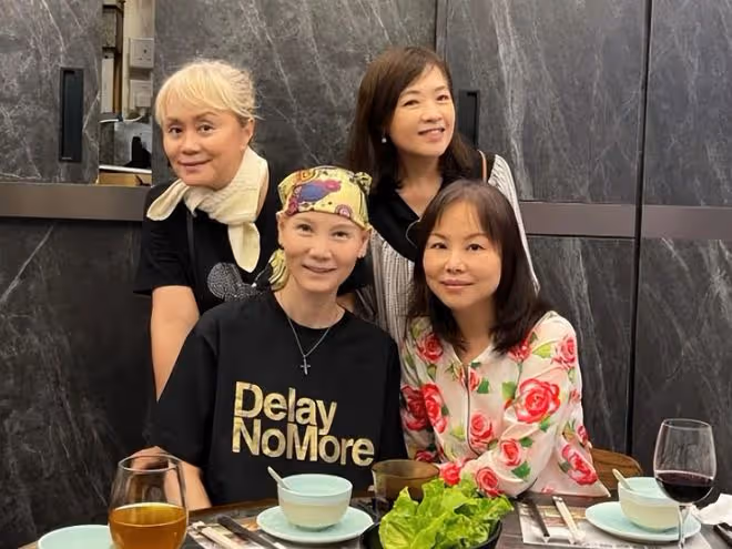53歲知名港星癌逝，家人曝光其遺照骨瘦如柴，臉色蒼白仍面帶笑容
