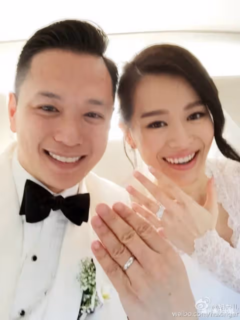 與胡杏兒老公曬兒子近照,呆萌小眼神加小肚腩簡直萌翻了