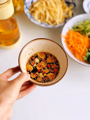 夏季涼拌菜萬能油醋汁，酸辣可口低脂低卡，拌啥都好吃！涼拌豆腐皮絕了
